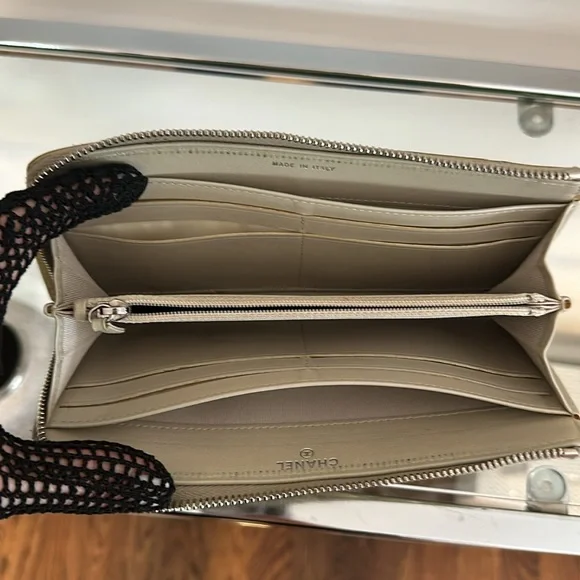 BLACK FRIDAY GIVEAWAY! Chanel Patent Leather Quilted Champagne Wallet - Picture 14 of 16